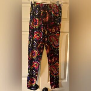 Colorful leggings/one size
Like new
Very comfy to wear!